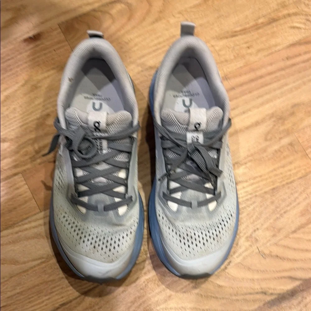 On Running Women's Light Gray Low-Top Running Sneakers